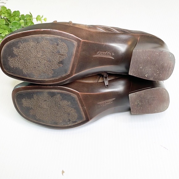 Earth Zinnia Bark Ankle Boot (9) - Picture 8 of 12